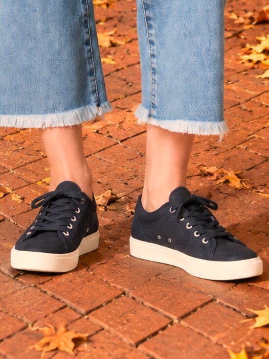 Zodiac Shoes - Women’s Zodiac Lace-up Black Sneakers Size 7 Med.